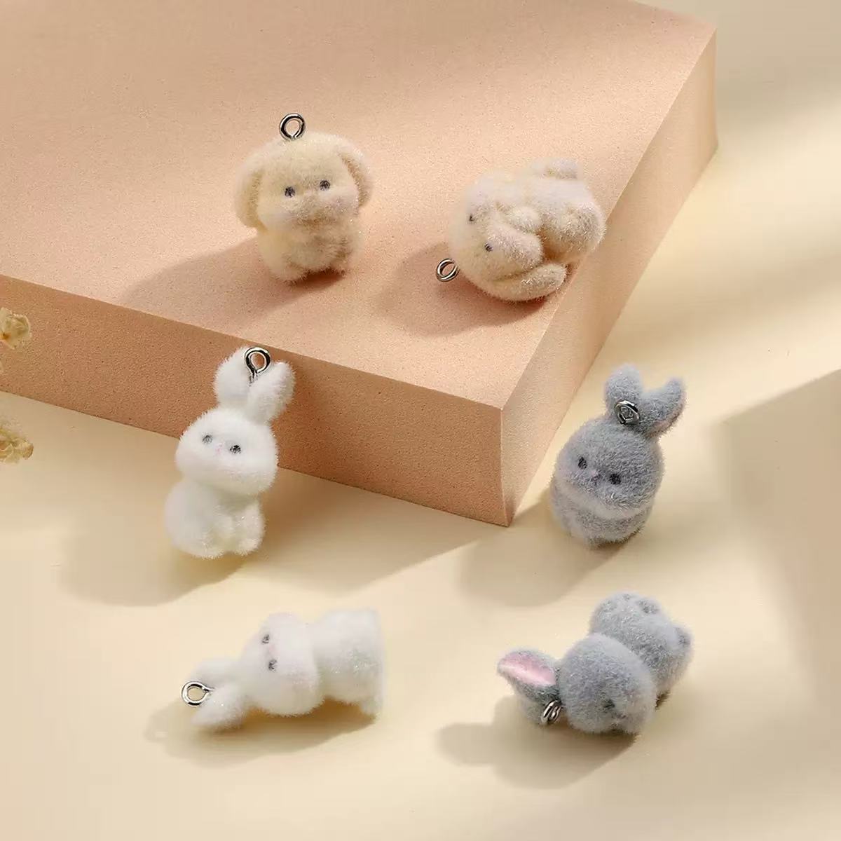 10個入り フロッキング加工 小さなウサギ レジンチャーム  - Resin Craft Projects のレビューと価格