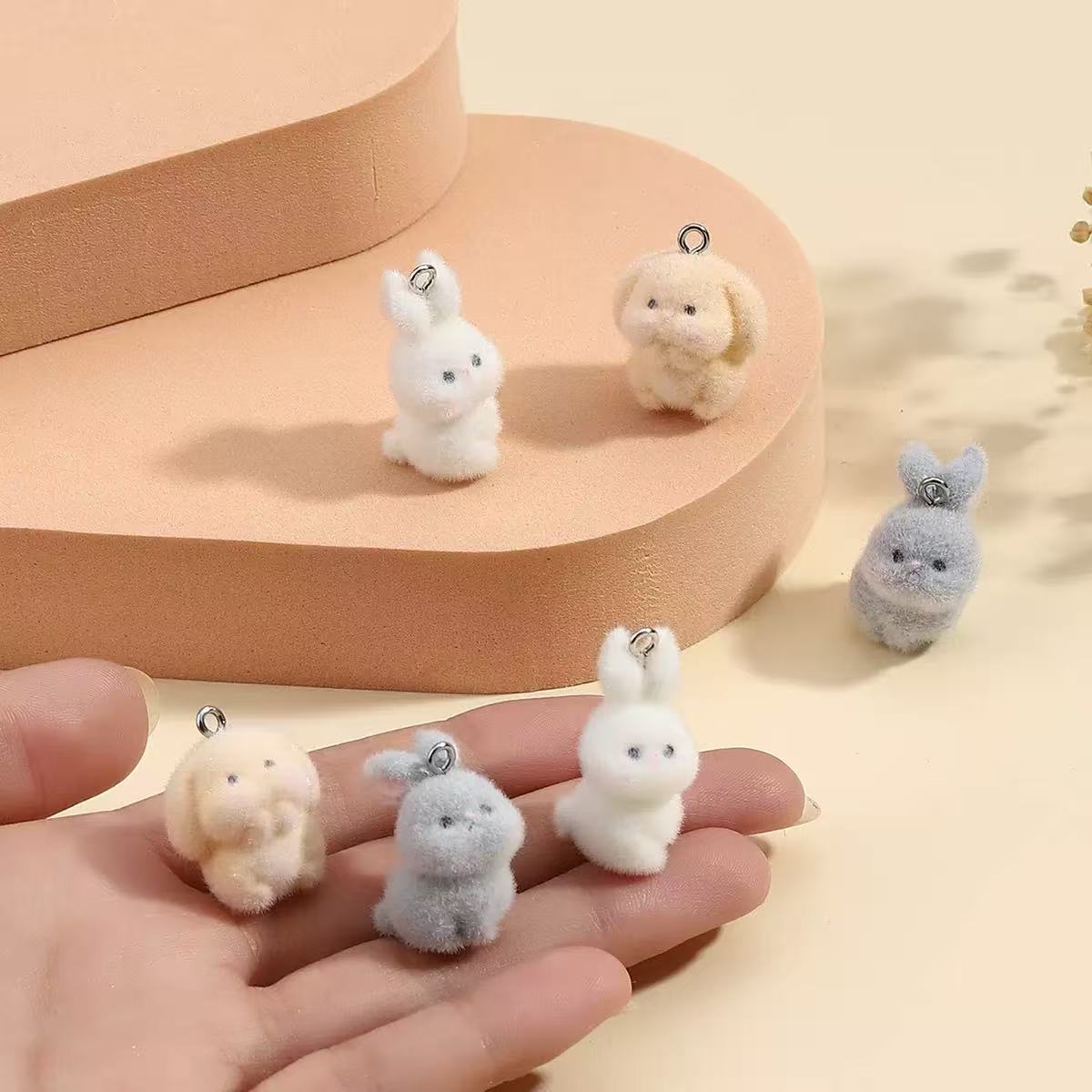 10個入り フロッキング加工 小さなウサギ レジンチャーム  - Resin Craft Projects のレビューと価格